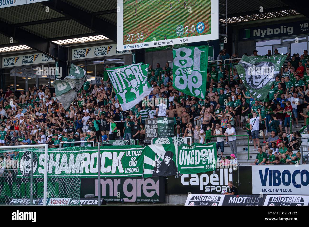 Viborg, Danimarca. 14th ago, 2022. Gli appassionati di calcio di Viborg FF hanno visto sugli stand durante la Superliga match del 3F tra Viborg FF e Silkeborg IF all'Energi Viborg Arena di Viborg. (Photo Credit: Gonzales Photo/Alamy Live News Foto Stock