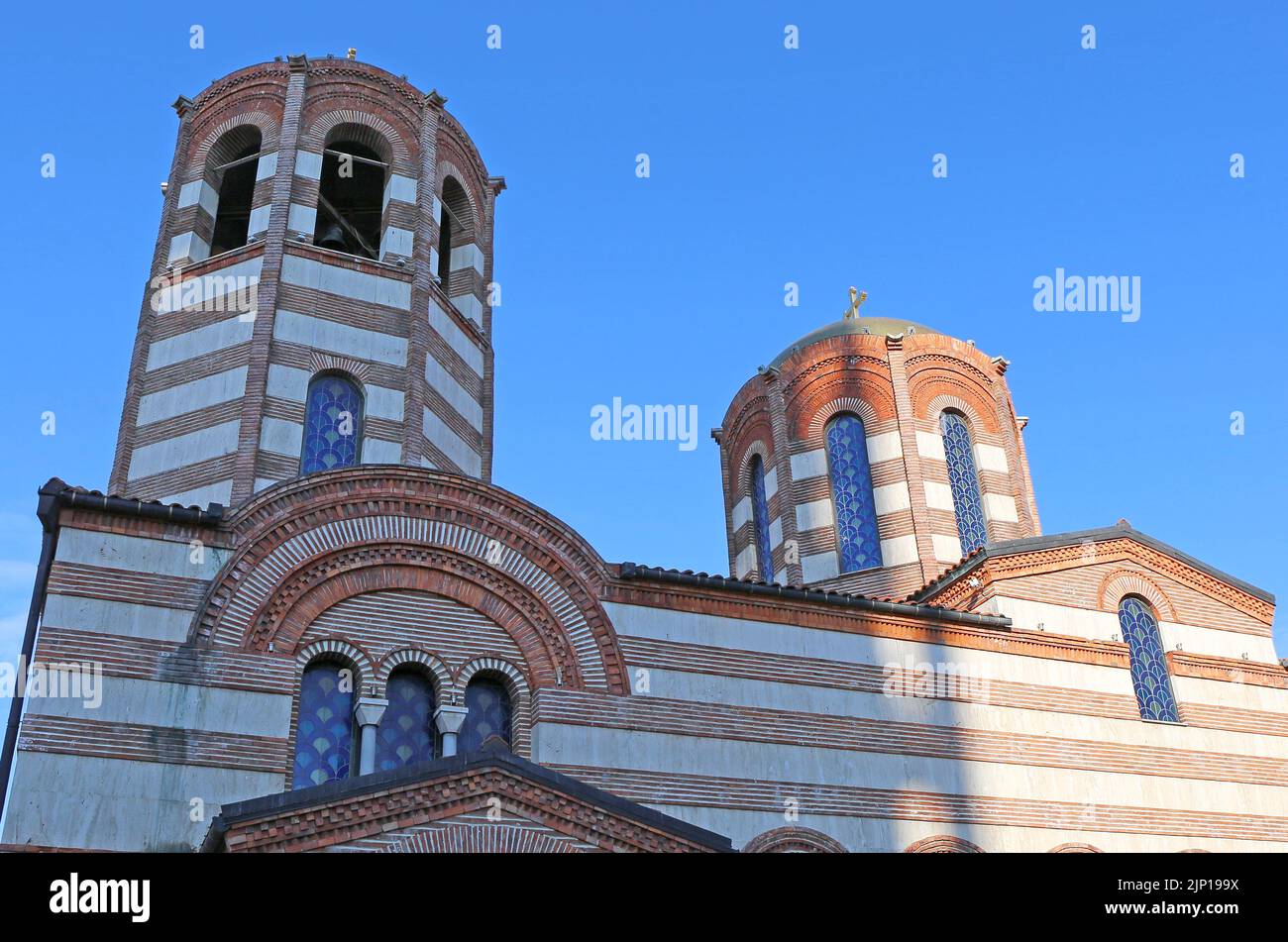 Architettura in mattoni rossi della Chiesa Greco Ortodossa di San Nicola a Batumi, Georgia. Foto Stock