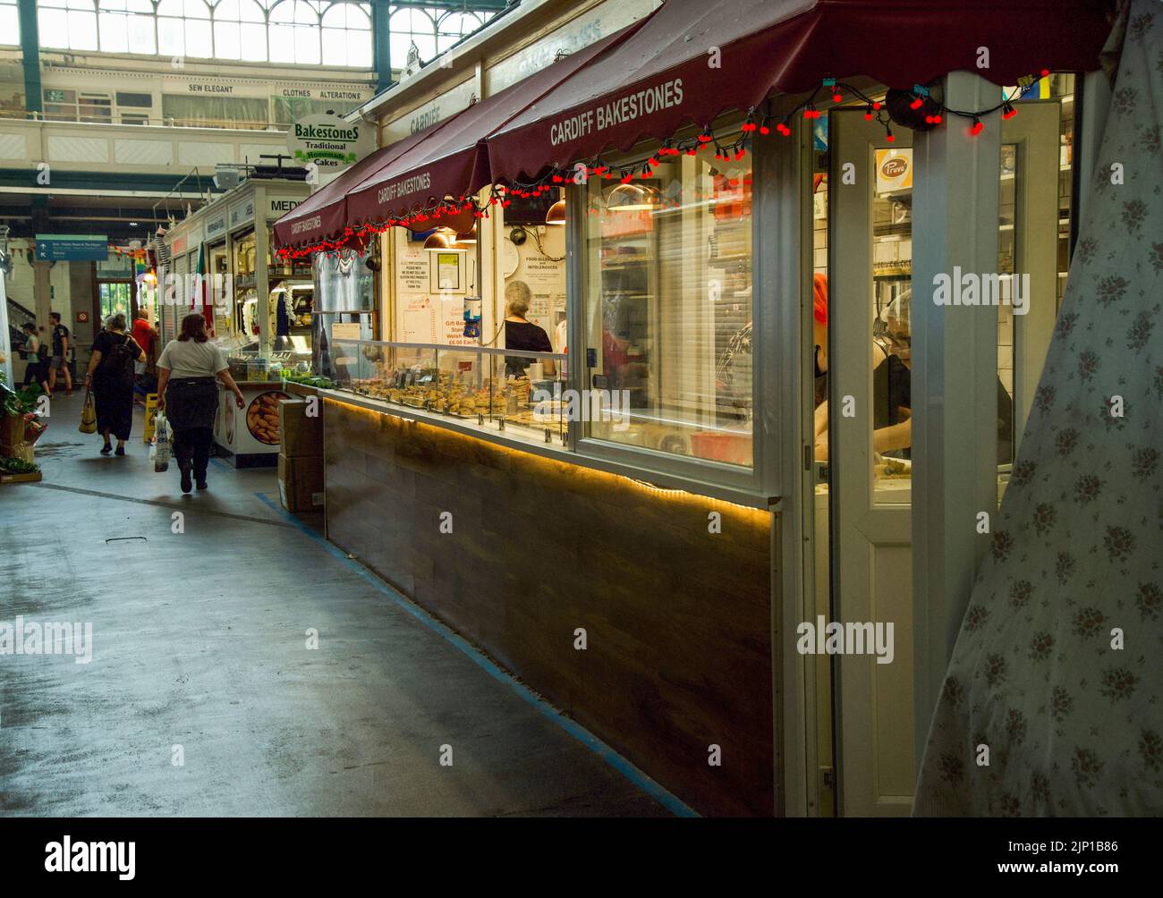 Bakers nel mercato cittadino di Cardiff, agosto 2022. Foto Stock