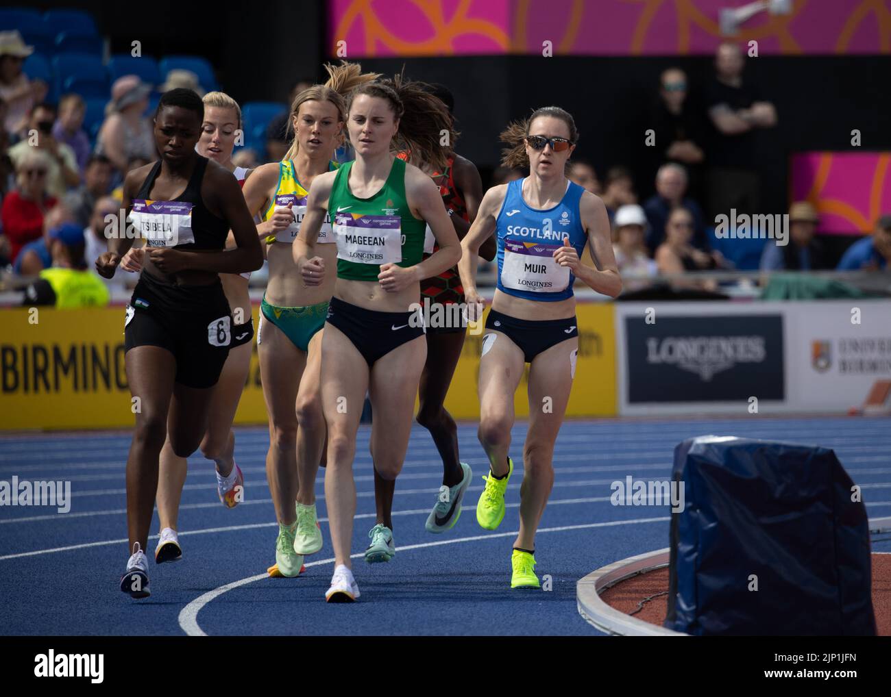 05-8-22 - Laura Muir, Scozia, con Ciara Megeean & Manqabang Tsibela nel round 1 di 1500 metri al Birmingham 2022 Commonwealth Games di Alex Foto Stock