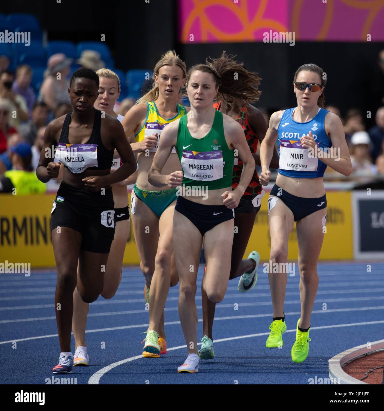 05-8-22 - Laura Muir, Scozia, con Ciara Megeean & Manqabang Tsibela nel round 1 di 1500 metri al Birmingham 2022 Commonwealth Games di Alex Foto Stock