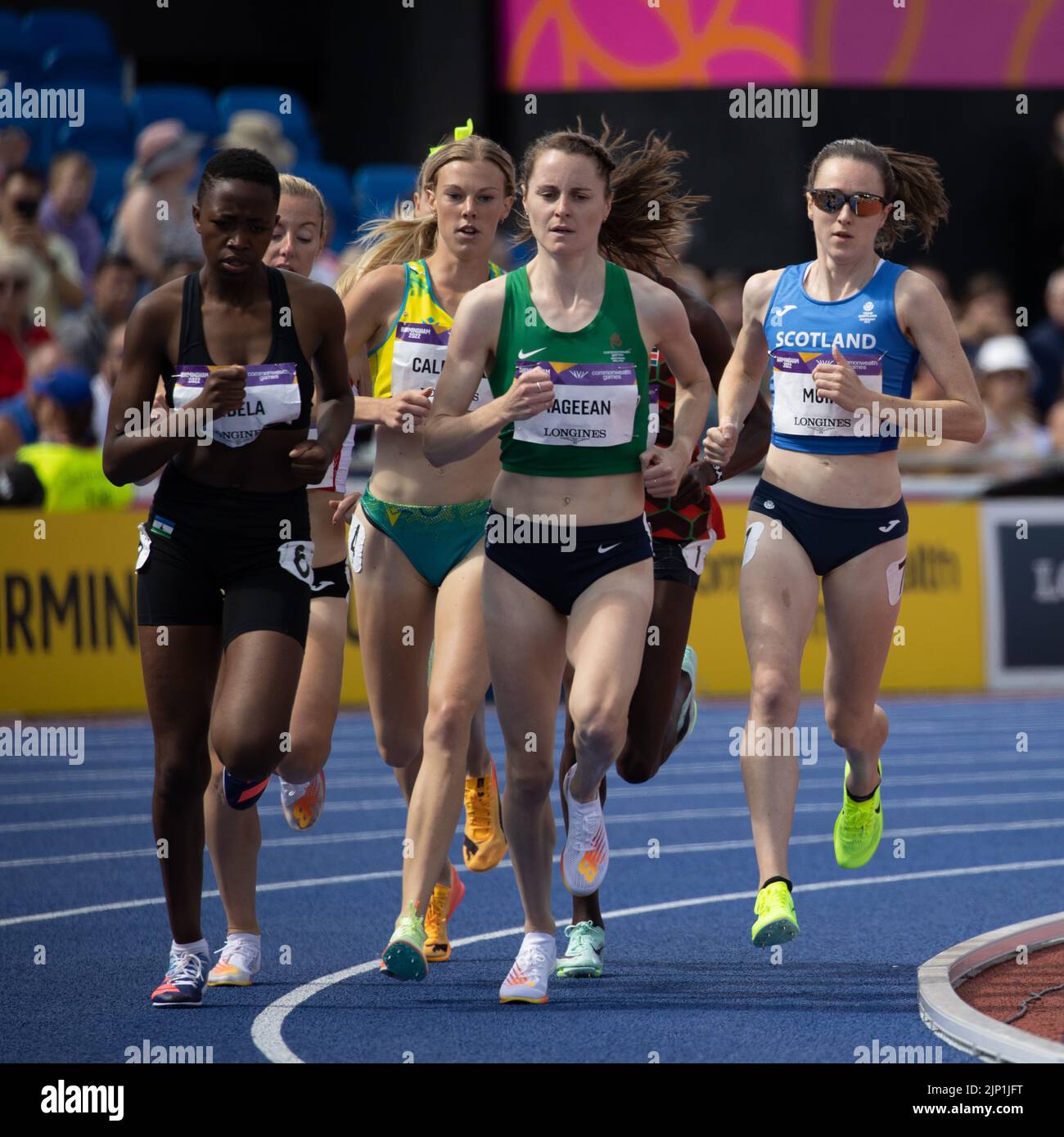 05-8-22 - Laura Muir, Scozia, con Ciara Megeean & Manqabang Tsibela nel round 1 di 1500 metri al Birmingham 2022 Commonwealth Games di Alex Foto Stock