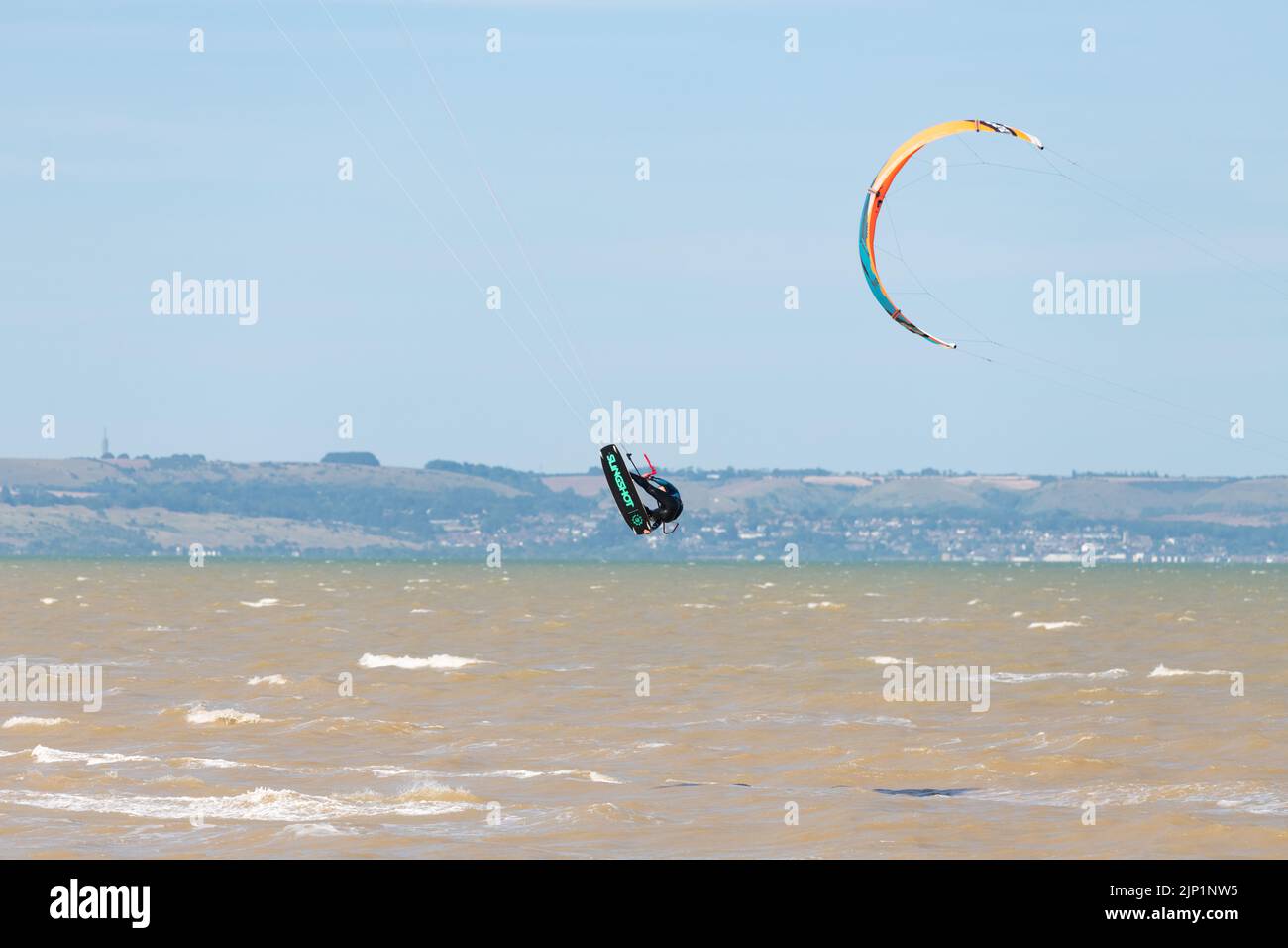 Kite surfer a Greatstone Beach, Greatstone on Sea, Kent, Inghilterra, Regno Unito Foto Stock