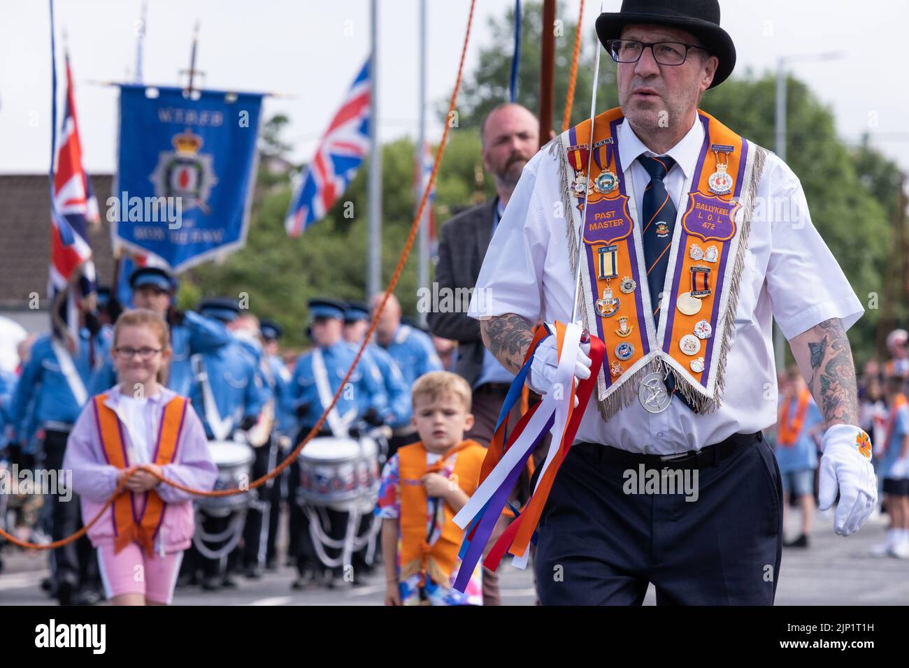 Ballymena, Regno Unito. 12 luglio, 2022. Membri di Ballykeel LOL 472 Orange Lodge sulla gamba di ritorno della parata annuale Orange Order. Foto Stock