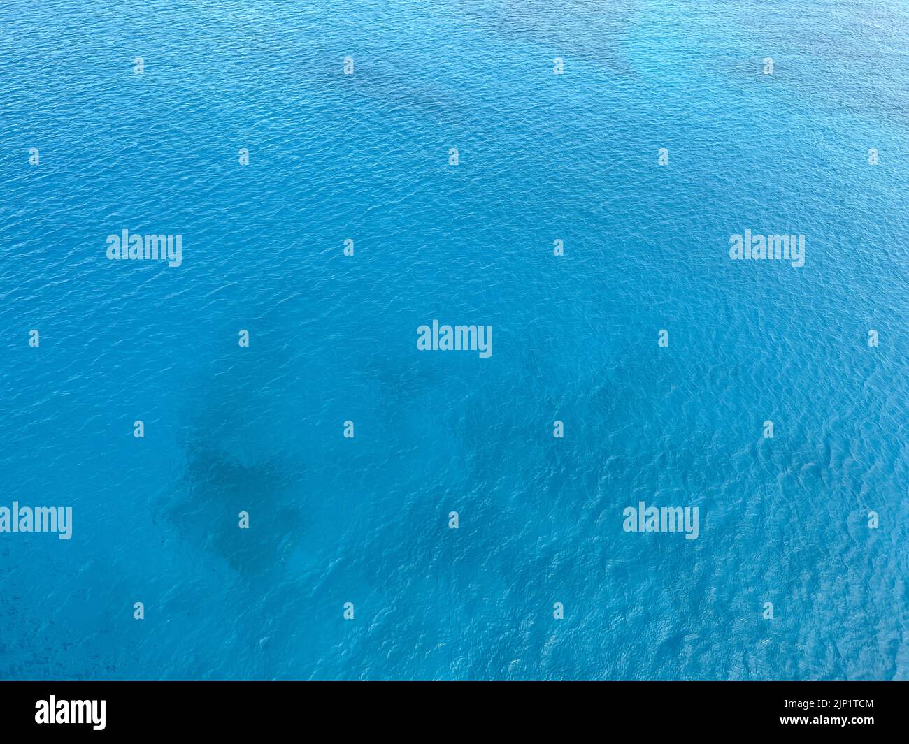 Il mare turchese dei Caraibi nelle isole Berry alle Bahamas. Foto Stock