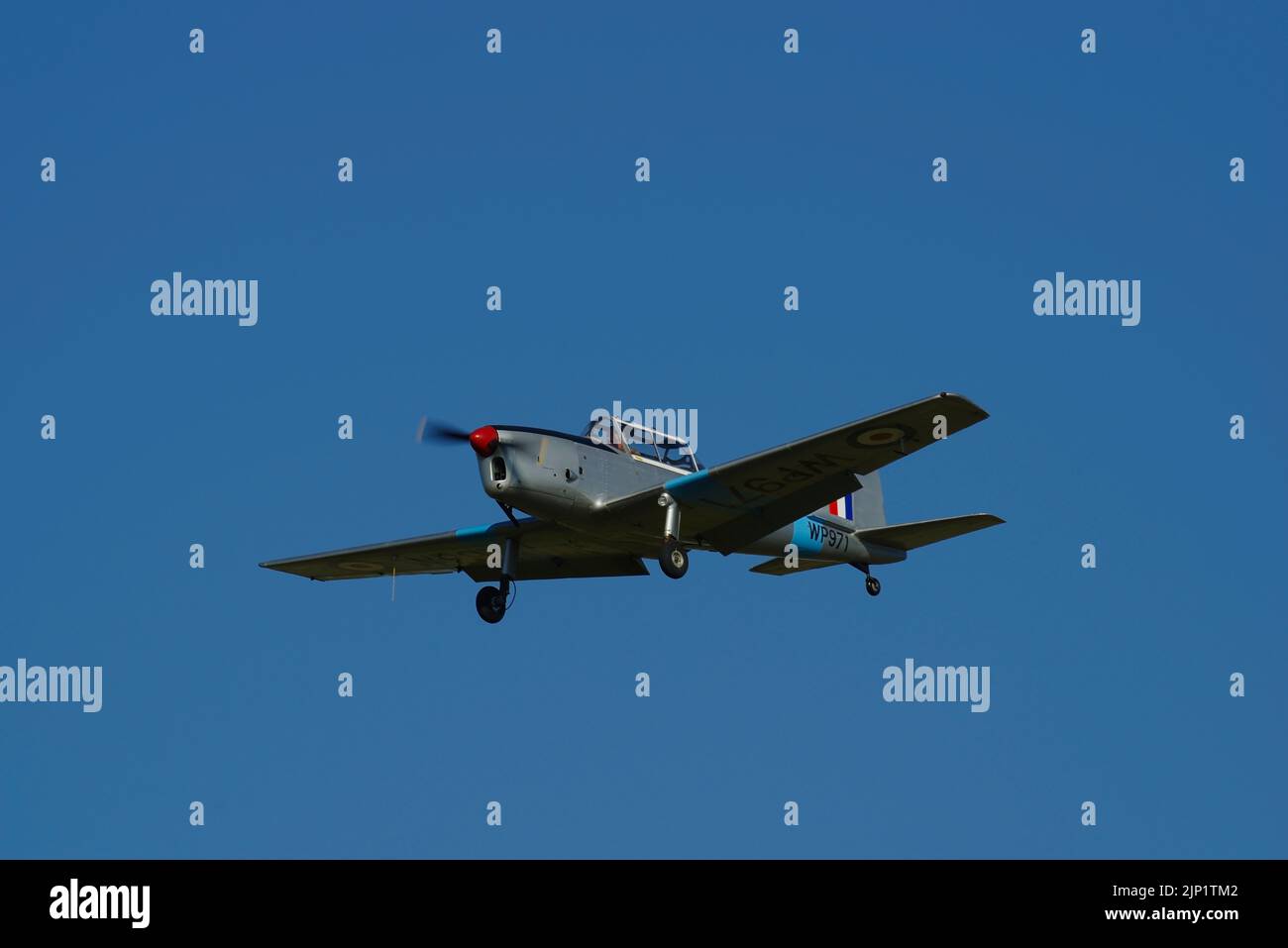 De Havilland Canada DHC-1, Chippmunk 22 G-ATHD, WP971 sbarco a RAF Valley, Anglesey, Galles del Nord, Foto Stock