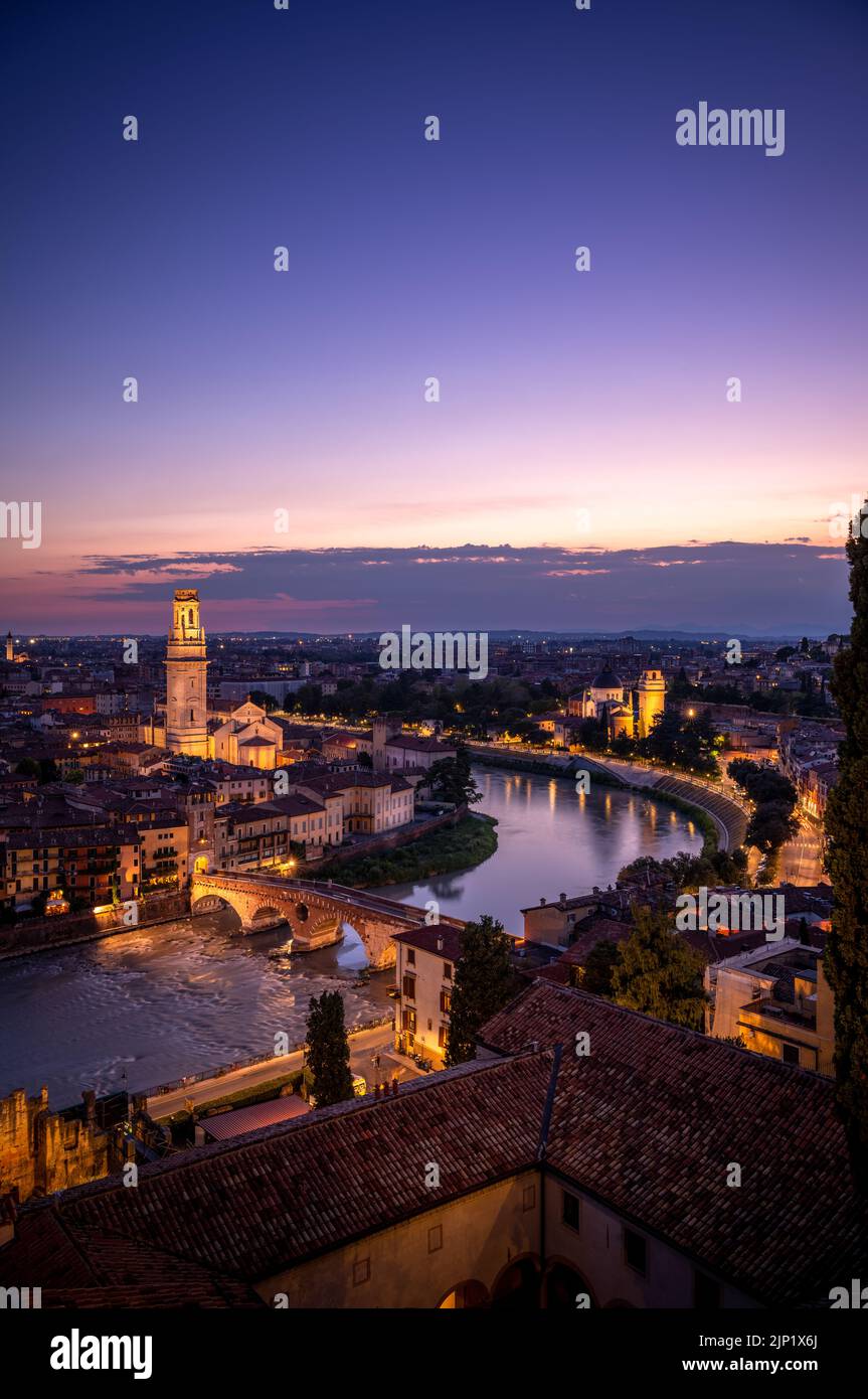 Vista da Castel San Pietro al centro storico di Verona. Foto Stock