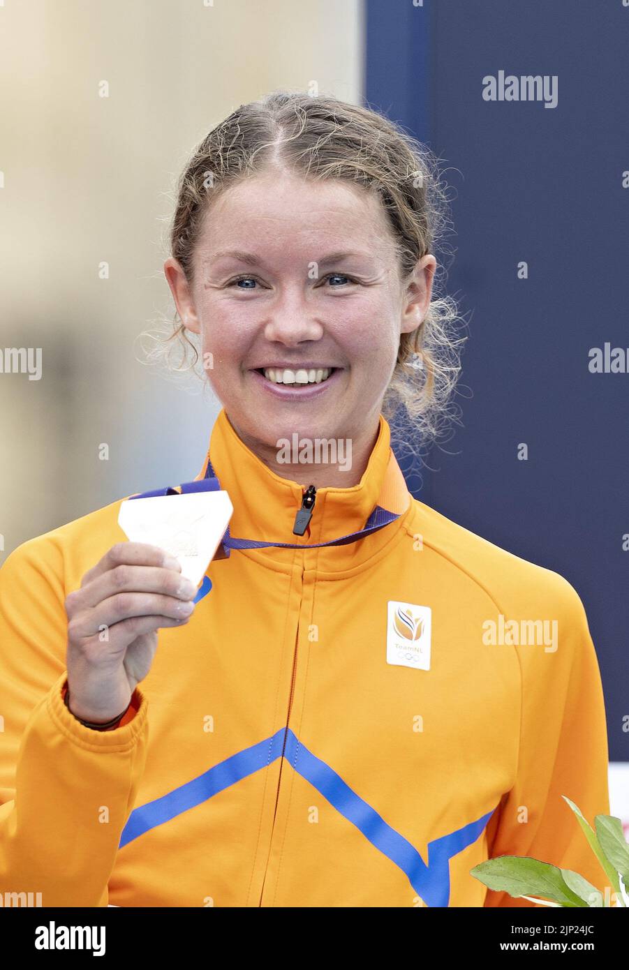 Monaco, Germania. 15th ago, 2022. MUNCHEN - Nienke Brinkman in azione durante la maratona femminile nella quinta giornata del Campionato Multi-europeo. La città tedesca di Monaco ospiterà nel 2022 un campionato europeo combinato di vari sport. ANP IRIS VAN DEN BROEK Credit: ANP/Alamy Live News Foto Stock