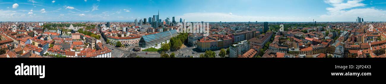 Vista aerea a 360 gradi di Milano. Grattacieli e tetti, zona Garibaldi. Vista dei luoghi più rappresentativi della città. Italia Foto Stock