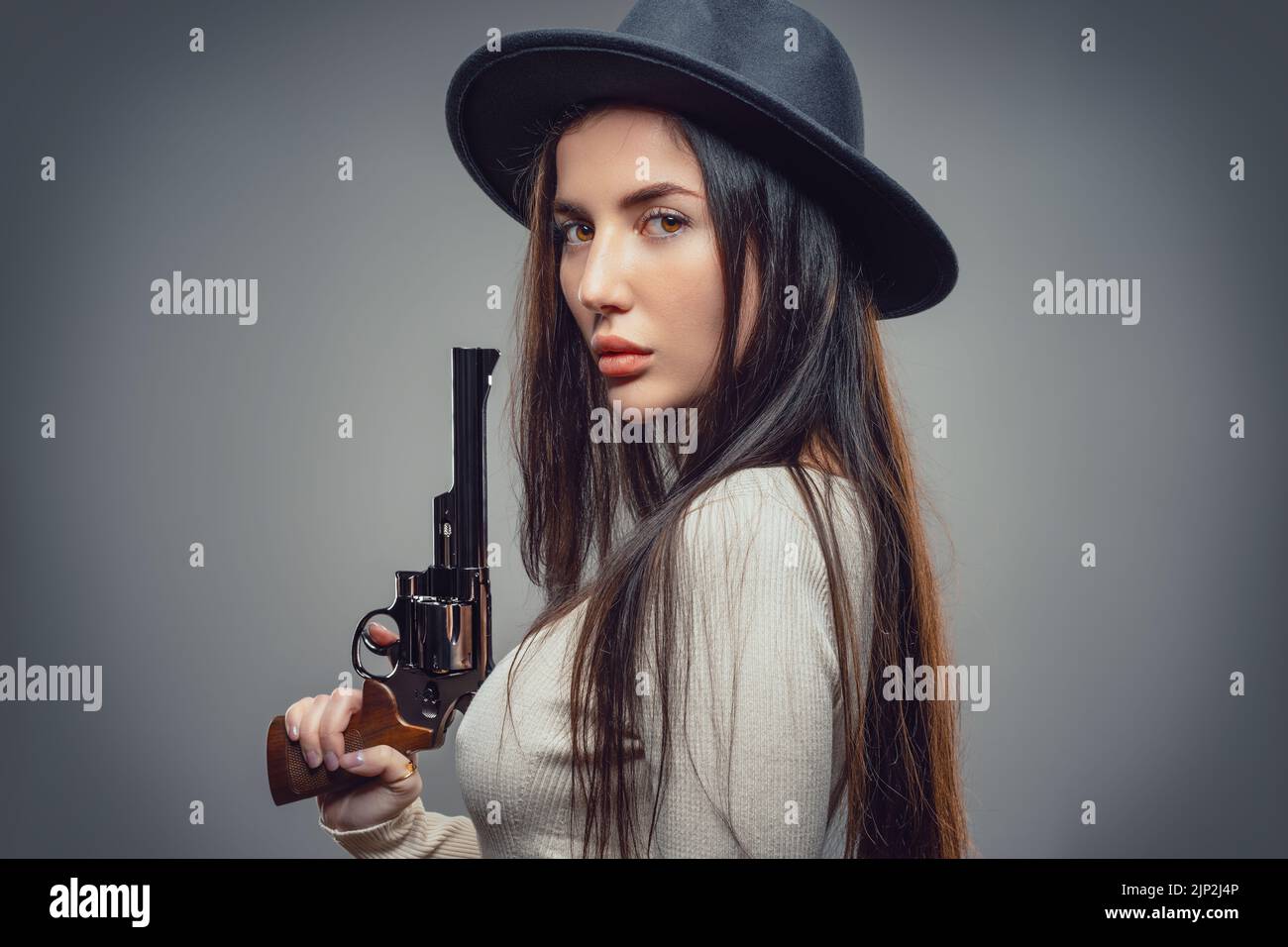 donna, pericoloso, revolver, revolverheldin, femmina, signore, signora, donna, pericoloso, rivoltosi Foto Stock