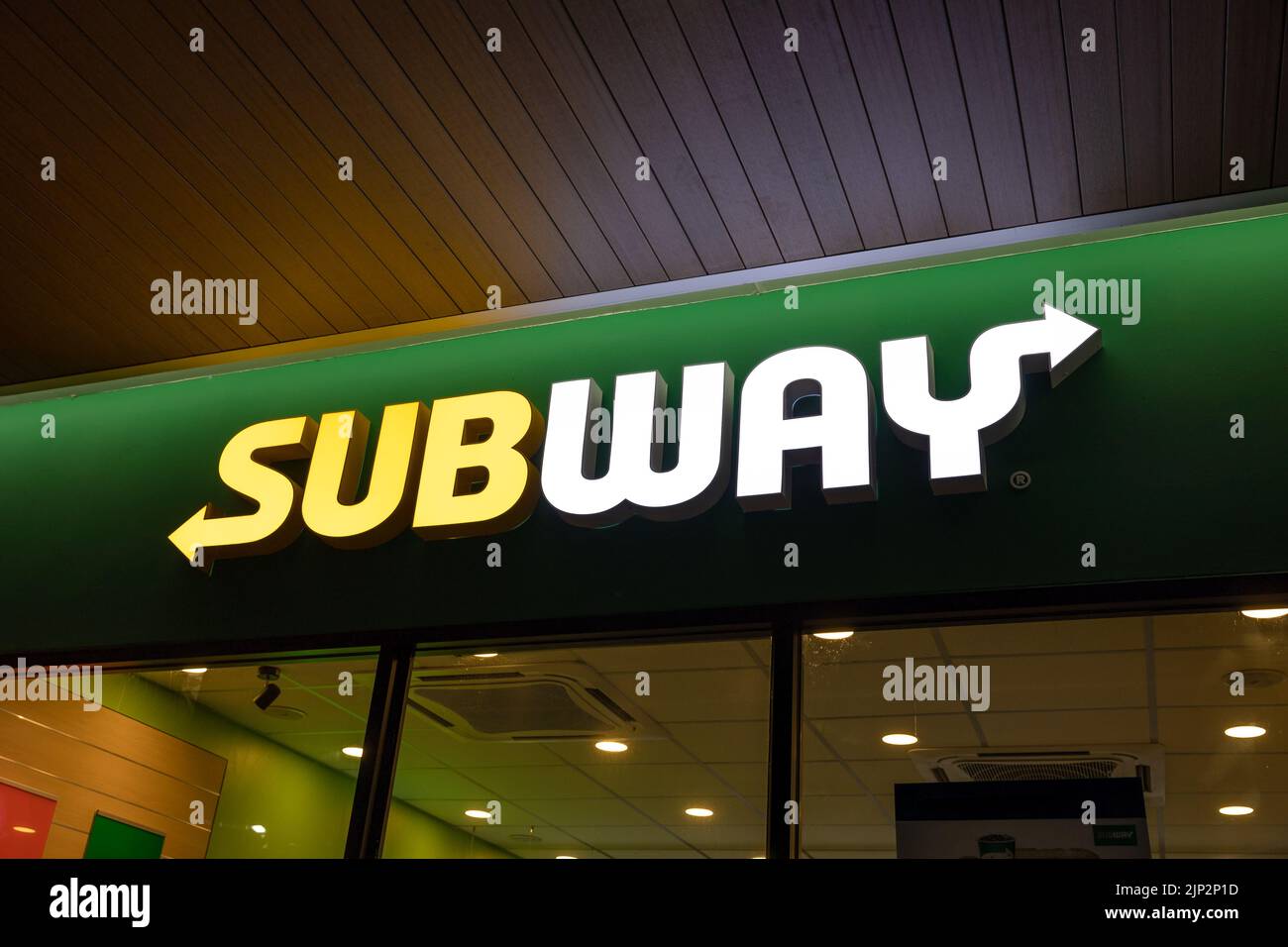 Subway American fast food ristorante franchising panini insalate e bevande marchio negozio logo a Bangkok, THAILANDIA. 23 luglio 2022. Foto Stock