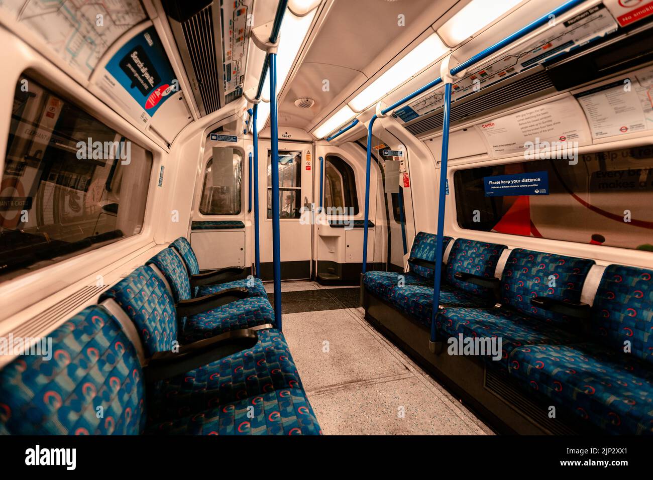 La cabina vuota del treno sotterraneo. Londra, Regno Unito. Foto Stock