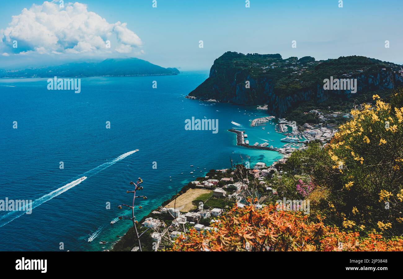 Golfo del traffico marittimo dei mari di napoli immagini e fotografie stock  ad alta risoluzione - Alamy