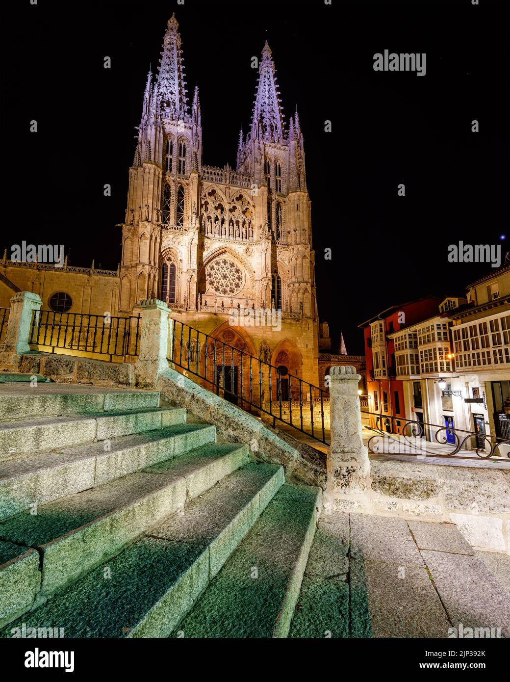 Cattedrale gotica di Burgos di notte. Foto grandangolare. Spagna Foto Stock
