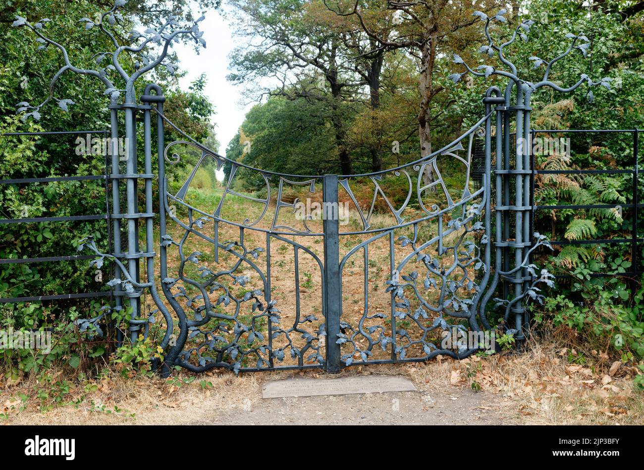 'The Way' porte di ferro per Sidmouth Wood a Richmond Park, Londra, Inghilterra Foto Stock