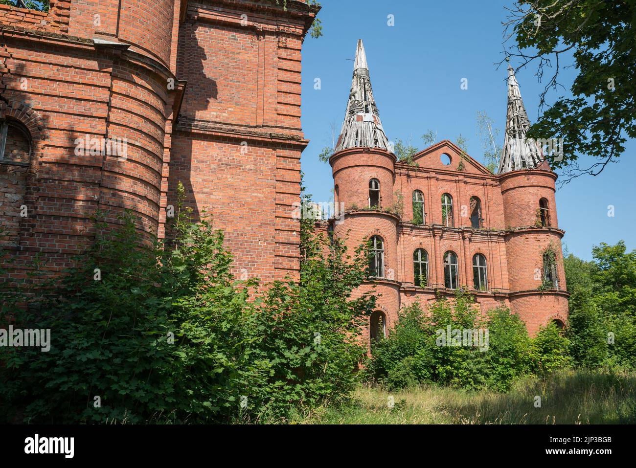 palazzo dei von Kleists a Juchowo, Gmina Borne Sulinowo, all'interno della contea di Szczecinek, Voivodato della Pomerania Occidentale, nella Polonia nord-occidentale Foto Stock