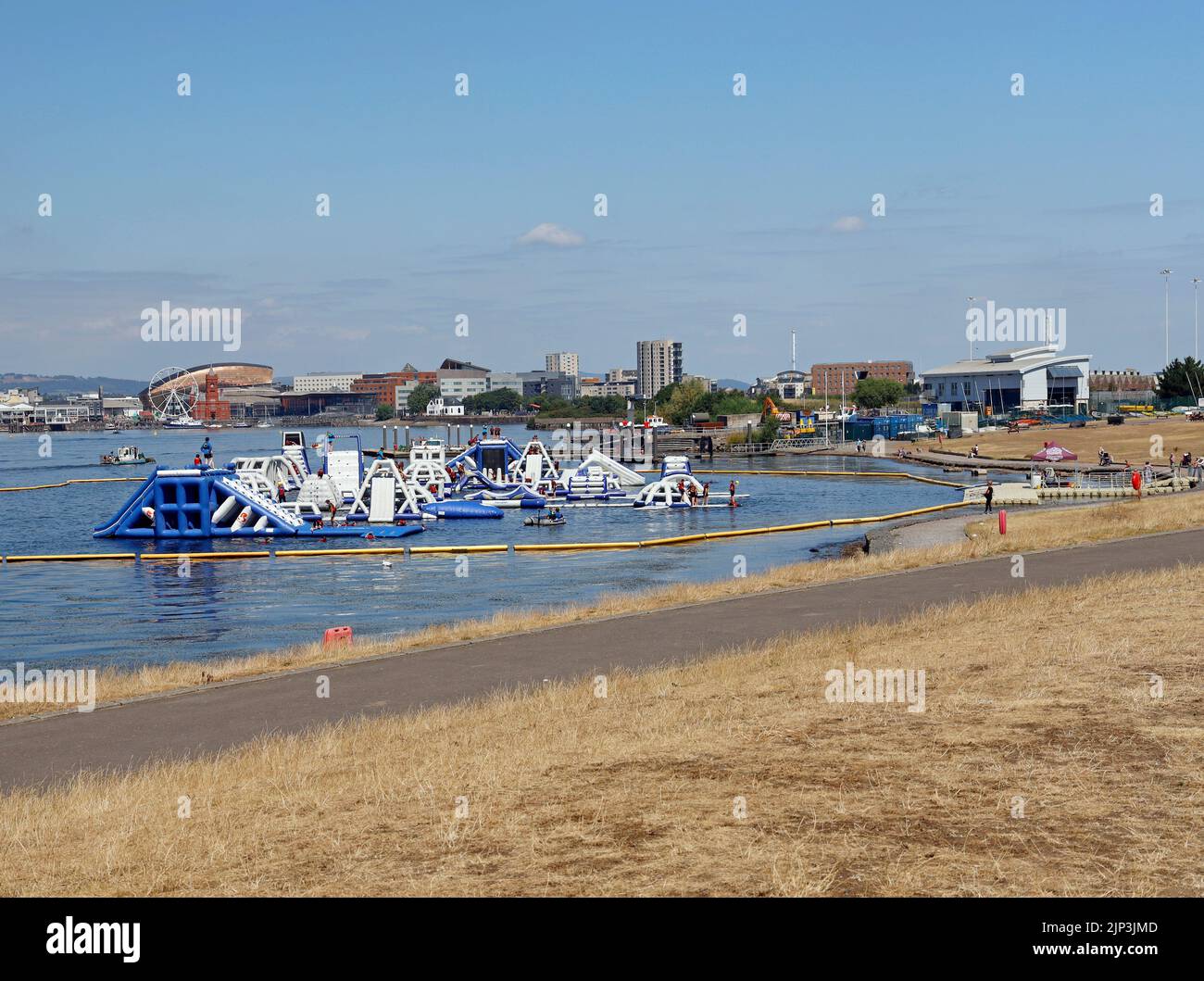 Aquapark gioco d'acqua. The Barrage, Cardiff Bay. Estate 2022. Agosto Foto Stock