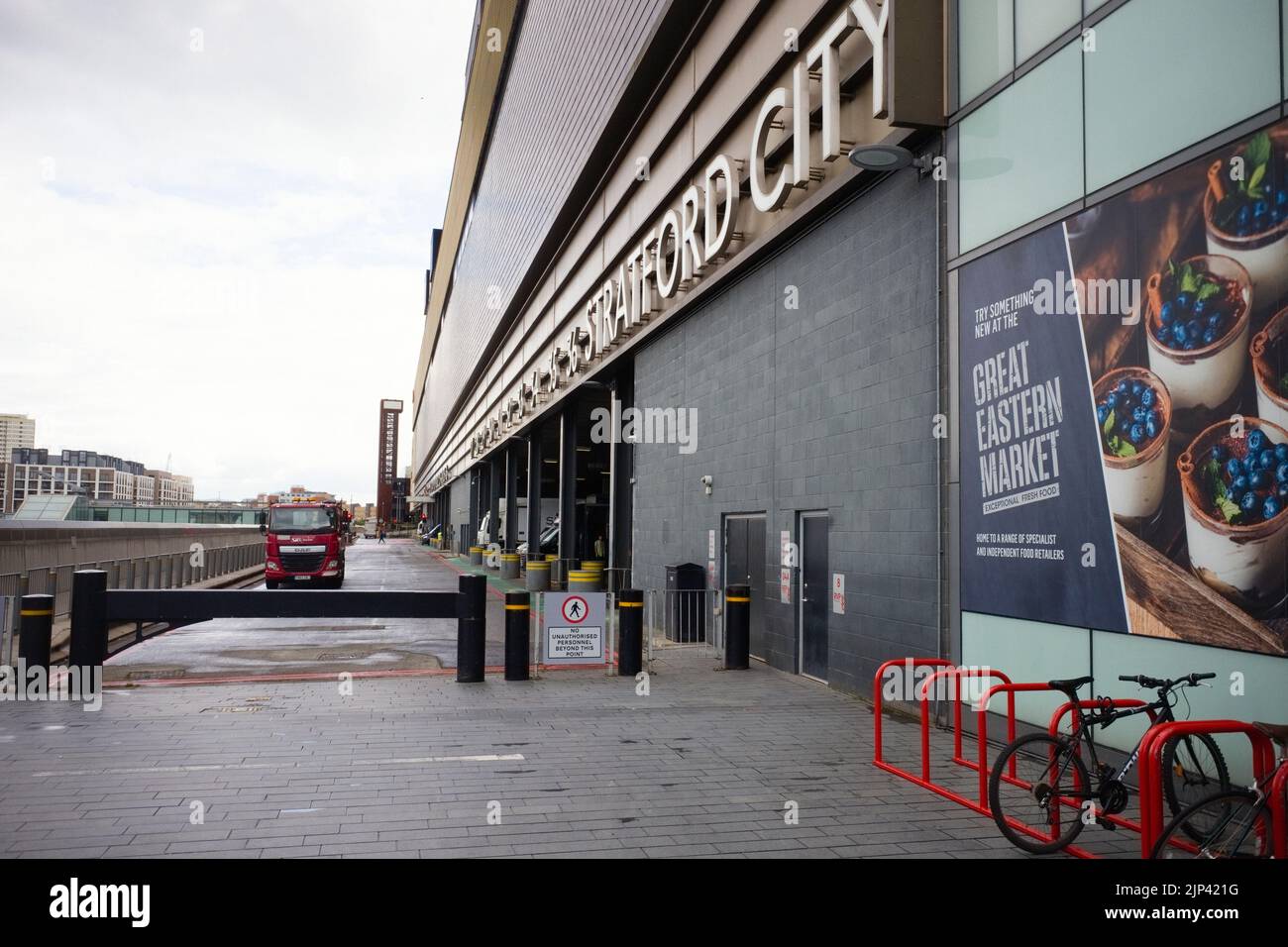 Ingresso merci al complesso commerciale di Stratford City Foto Stock