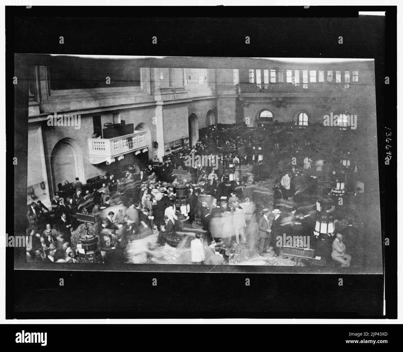 Il pavimento del New York Stock Exchange, girato segretamente con una telecamera nascosta in il fotografo il manicotto Foto Stock