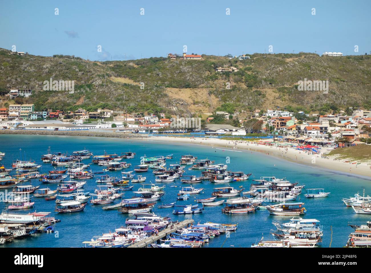 Panoramica dell'idilliaca spiaggia di Anjos in Arraial do Cabo, RJ Foto Stock