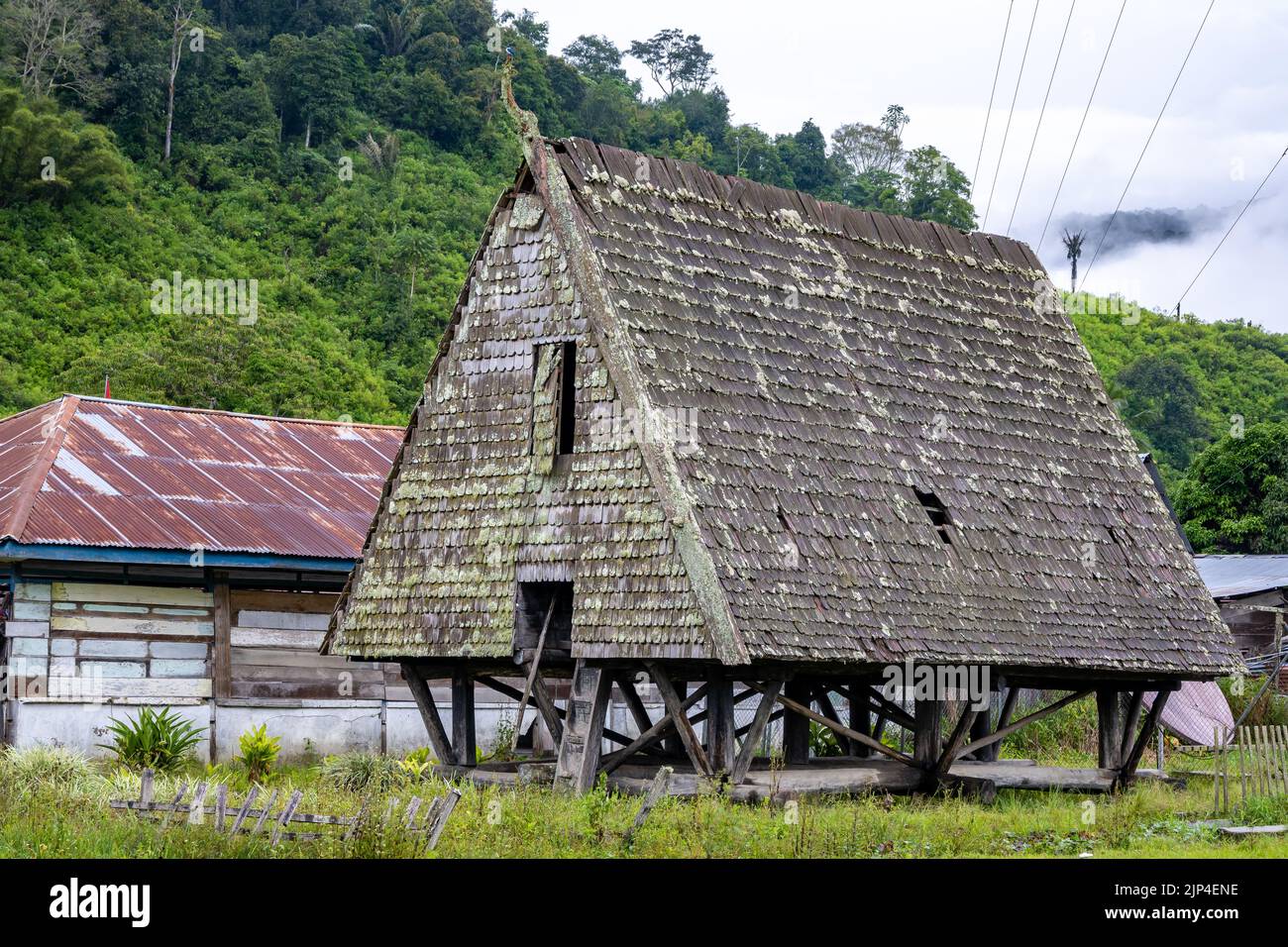 Una tradizionale casa in legno. Sulawesi, Indonesia. Foto Stock