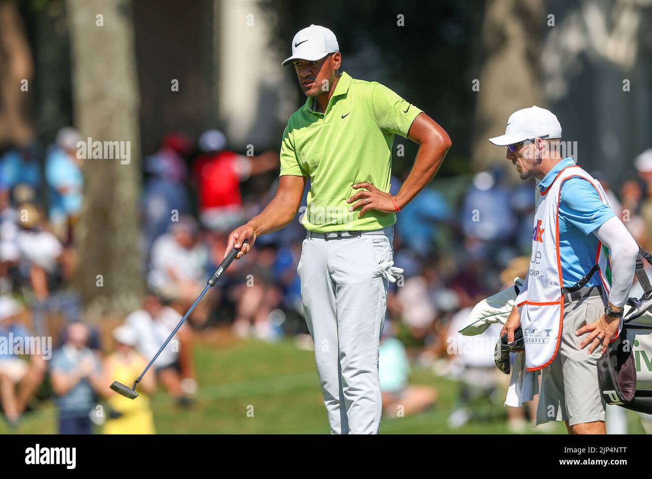 14 agosto 2022: Tony Finau sulla 18th buche durante l'ultimo round del torneo di golf FedEx St. Jude Championship al TPC Southwind di Memphis, TN. Terreno grigio Siegel/Cal Sport Foto Stock