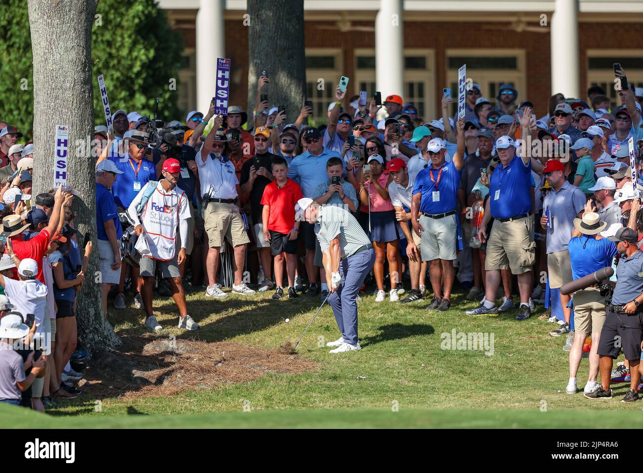 14 agosto 2022: Trey Mullinax è fuori dal green 18th durante l'ultimo round del torneo di golf FedEx St. Jude Championship al TPC Southwind di Memphis, TN. Terreno grigio Siegel/Cal Sport Foto Stock