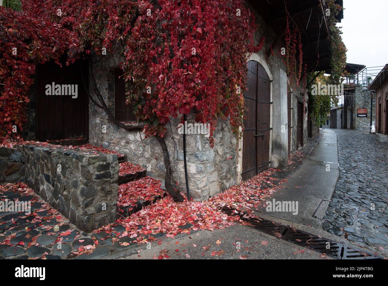 Quartiere con casa tradizionale al villaggio di kalopanagiotis in autunno a cipro Foto Stock