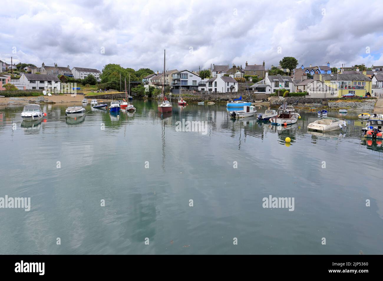 Porto di Camaes Bay, Isola di Anglesey, Ynys Mon, Galles del Nord, Regno Unito. Foto Stock