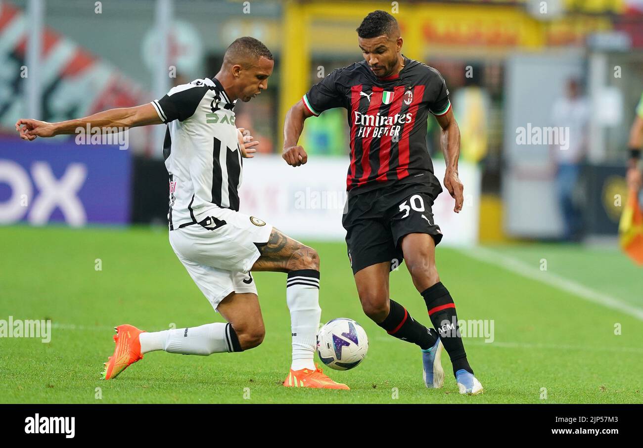 Foto Spada/LaPresse 13 Agosto 2022 - Milano, Italia - sport, calcio - Milano vs Udinese - Campionato italiano di calcio Serie A TIM 2022/2023 - Stadio San Siro. Nella foto: Junior Messias , Becao 13 agosto 2022 Milano, Italia - sport, calcio - Milano vs Udinese - Campionato Italiano Serie A Calcio 2022/2023 - Stadio San Siro. Nella foto: Junior Messias , Becao Foto Stock