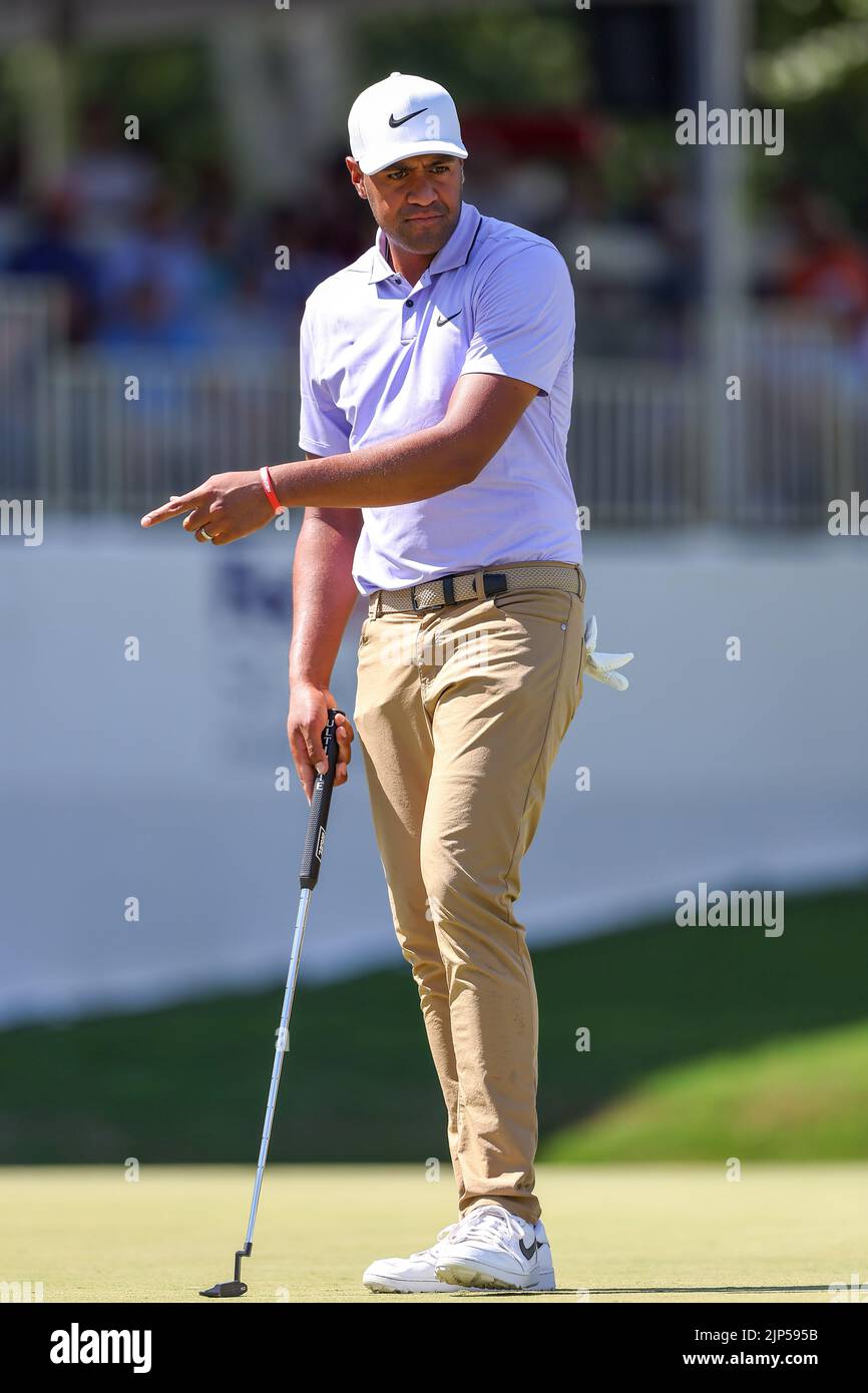 13 agosto 2022: Tony Finau durante il terzo round del torneo di golf FedEx St. Jude Championship al TPC Southwind di Memphis, TN. Terreno grigio Siegel/Cal Sport Foto Stock