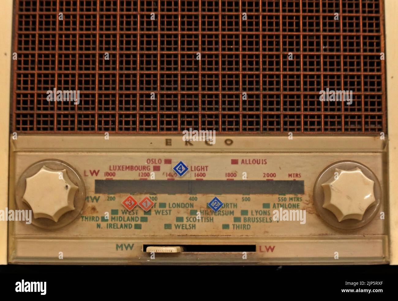 1940s radio Dial MW - LW, Medium Wave, Long Wave Bush radio Dial, Aircraft, Leningrad, Berlino, Mosca, BBC, Amburgo, Vienna, Budapest Foto Stock