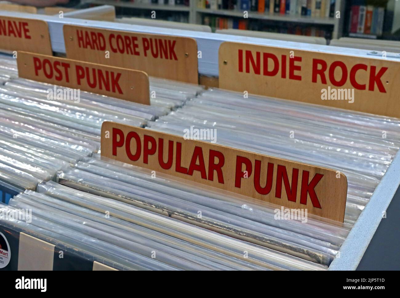 Punk and Indie, Record Mart, un negozio indipendente di dischi e vinili Dagfields, vicino a Audlem, Nantwich, Crewe , Cheshire, INGHILTERRA, REGNO UNITO, CW5 7LG Foto Stock