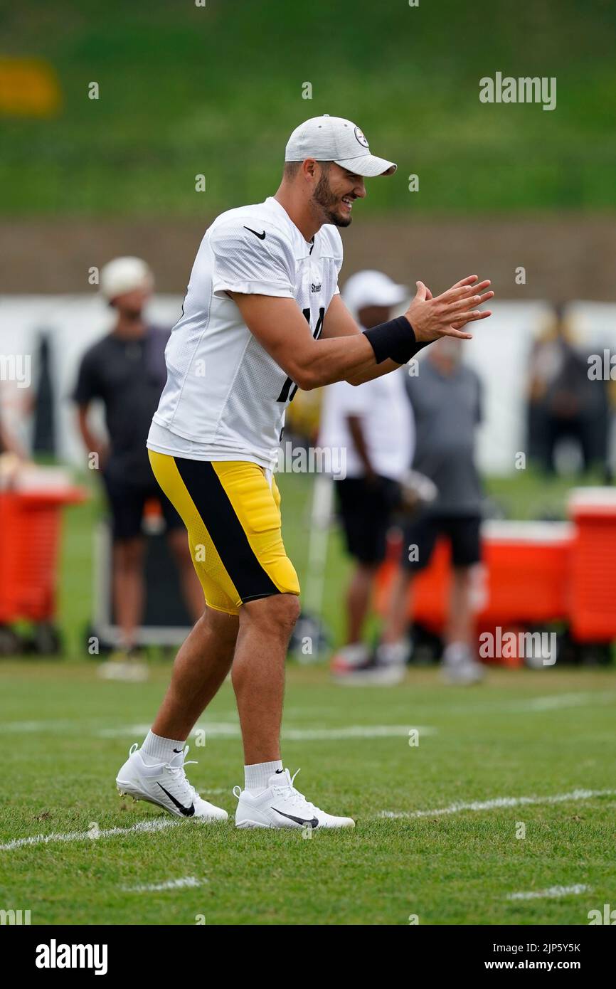 15 agosto 2022, Latrobe, pennsylvania, USA: 15th 2022 agosto: Mitch Trubisky #10 durante il campo di addestramento degli Steelers di Pittsburgh al St. Vincent College PA. Brook Ward/AMG (Credit Image: © AMG/AMG via ZUMA Press Wire) Foto Stock