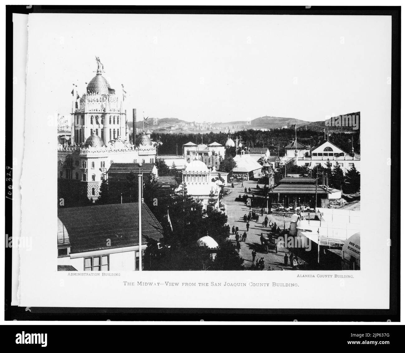 Vista di Midway dal San Joaquin County Building Foto Stock