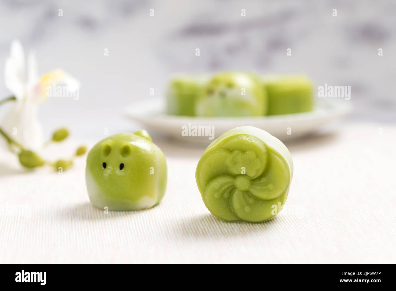 Cinese metà autunno festival neve pelle coniglio forma mooncakes Foto Stock