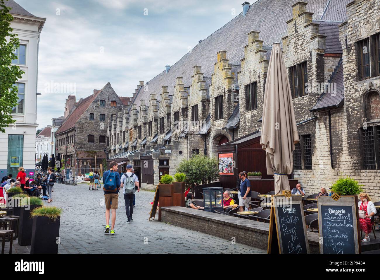 Edificio utilizzato come un mercato nella città medievale di Gand. Belgio. Foto Stock