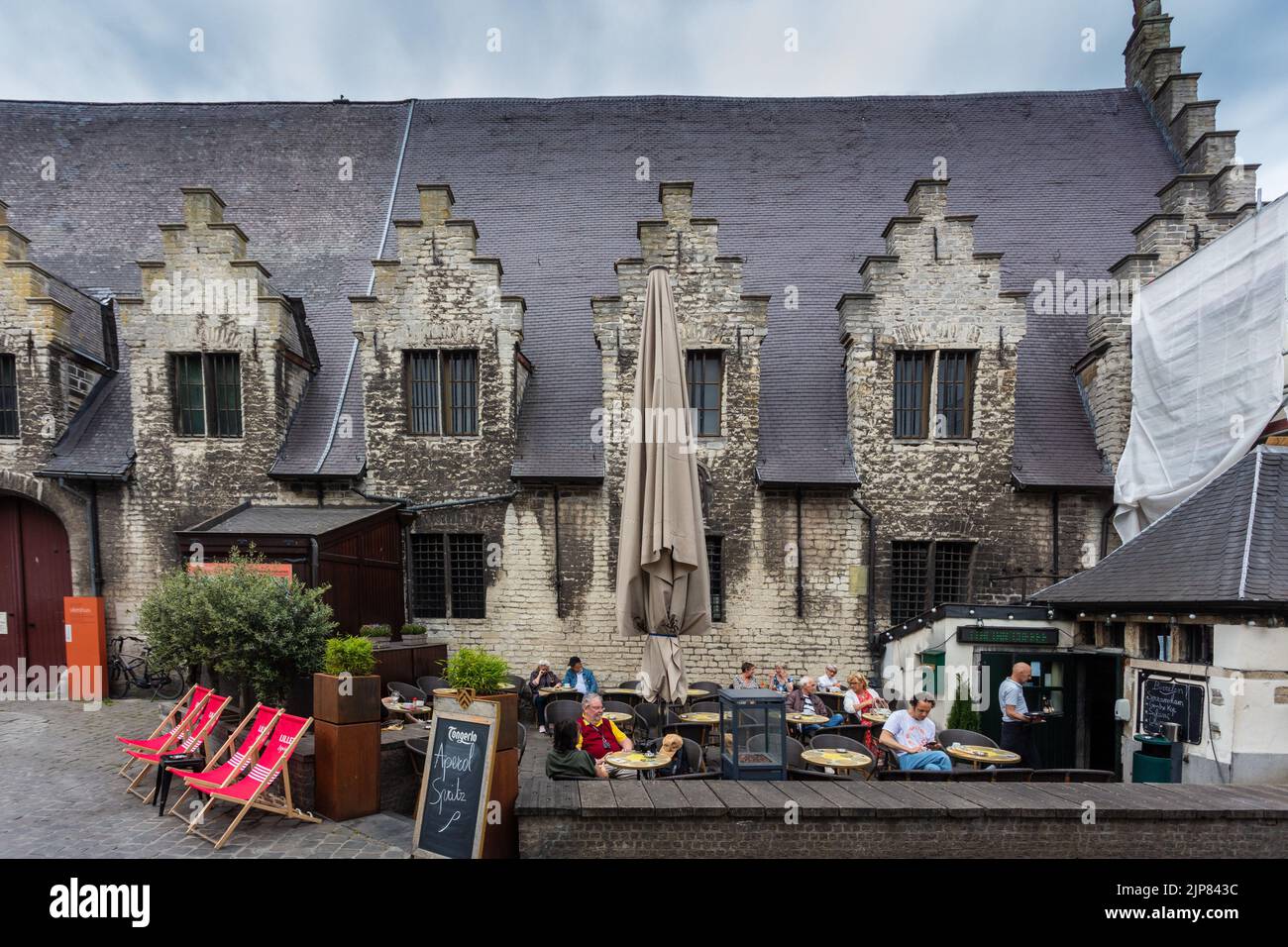 Edificio utilizzato come un mercato nella città medievale di Gand. Belgio. Foto Stock