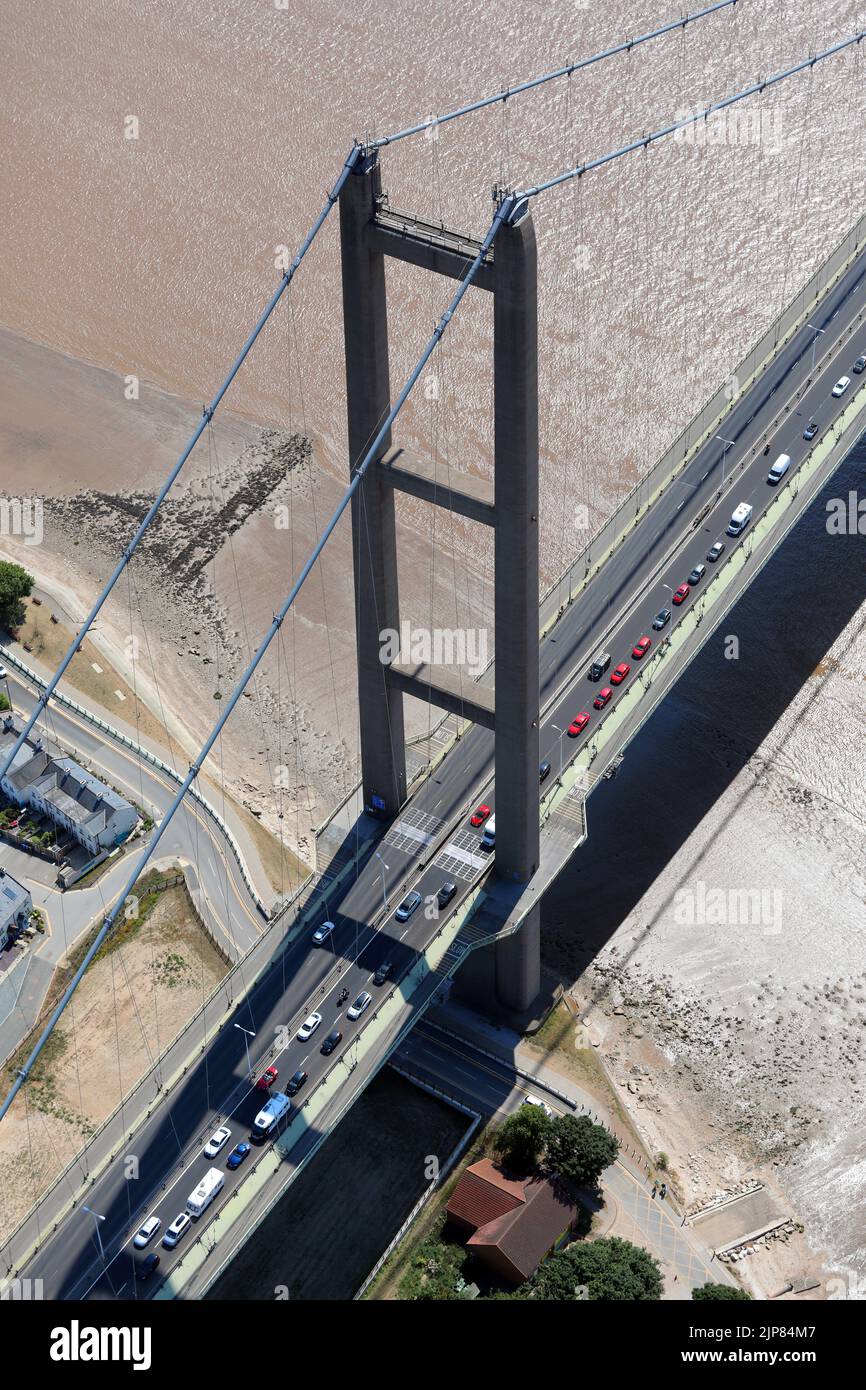 Vista aerea del Ponte Humber da nord che guarda attraverso Humber verso sud, East Yorkshire Foto Stock