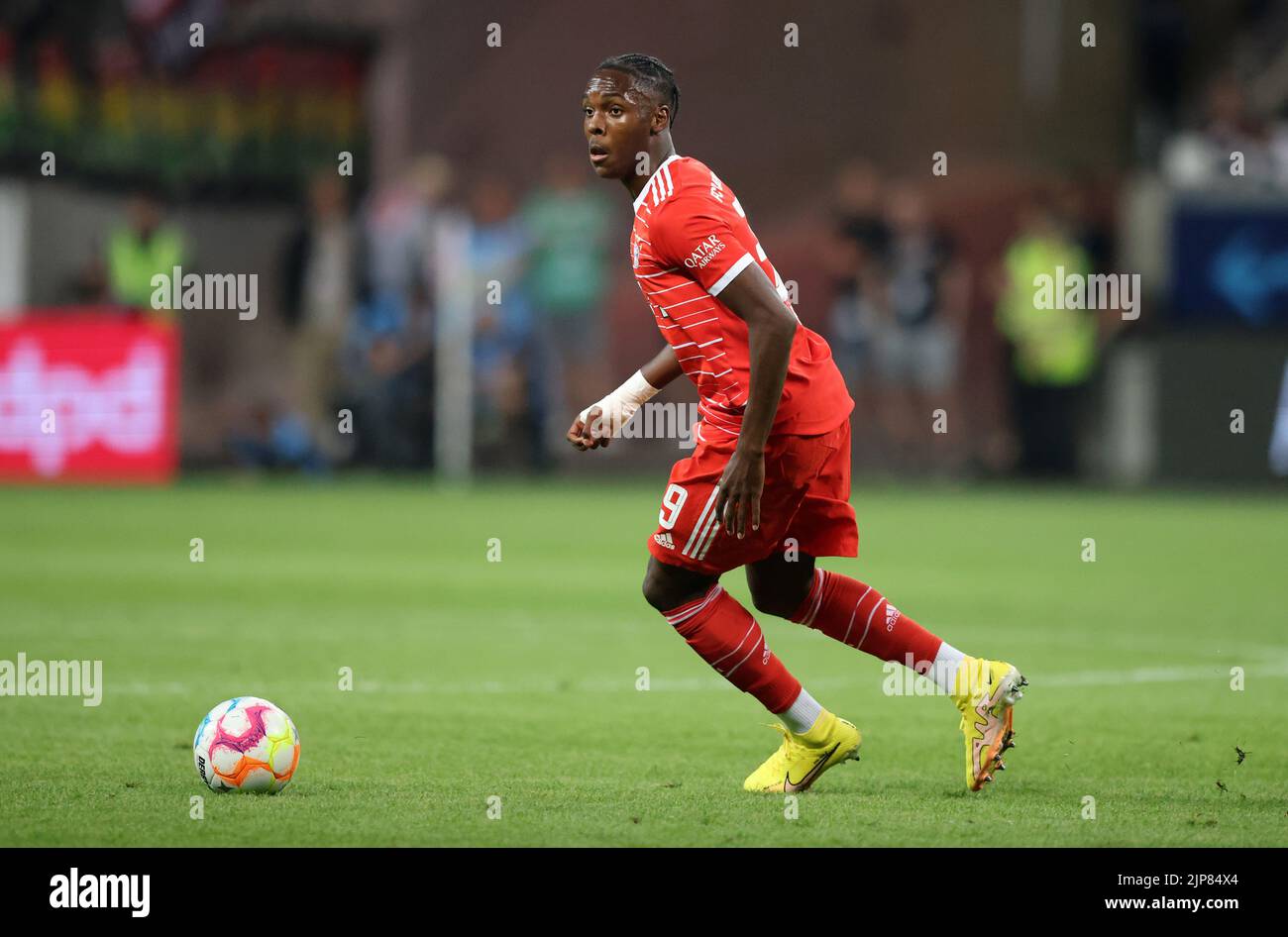 Fussball 1 . Bundesliga Saison 2022 / 2023 Eintracht Frankfurt - FC Bayern Muenchen 5.8.2022 © diebilderwelt / Alamy Stock Foto Stock