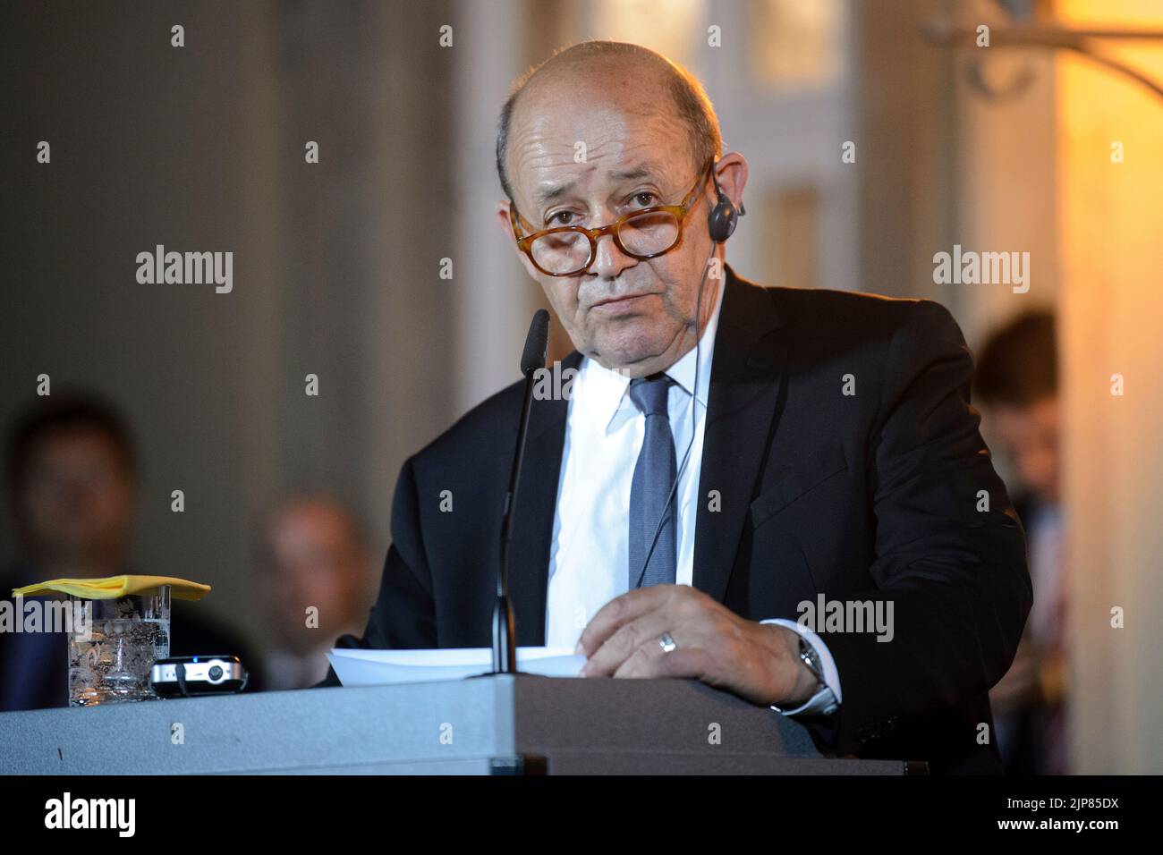 11 giugno 2018, Germania, Berlino: Jean-Yves le Drian, ministro francese dell'Europa e degli Affari esteri, ha indetto una conferenza stampa dopo colloqui in Normandia sul conflitto nell'Ucraina orientale. Foto: Sina Schuldt/dpa Foto Stock