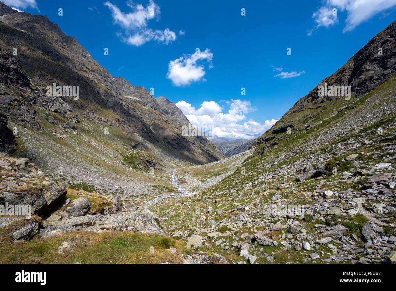 Paesaggio montano della valle di Ambin nel massiccio della Vanoise nelle Alpi francesi in estate Foto Stock