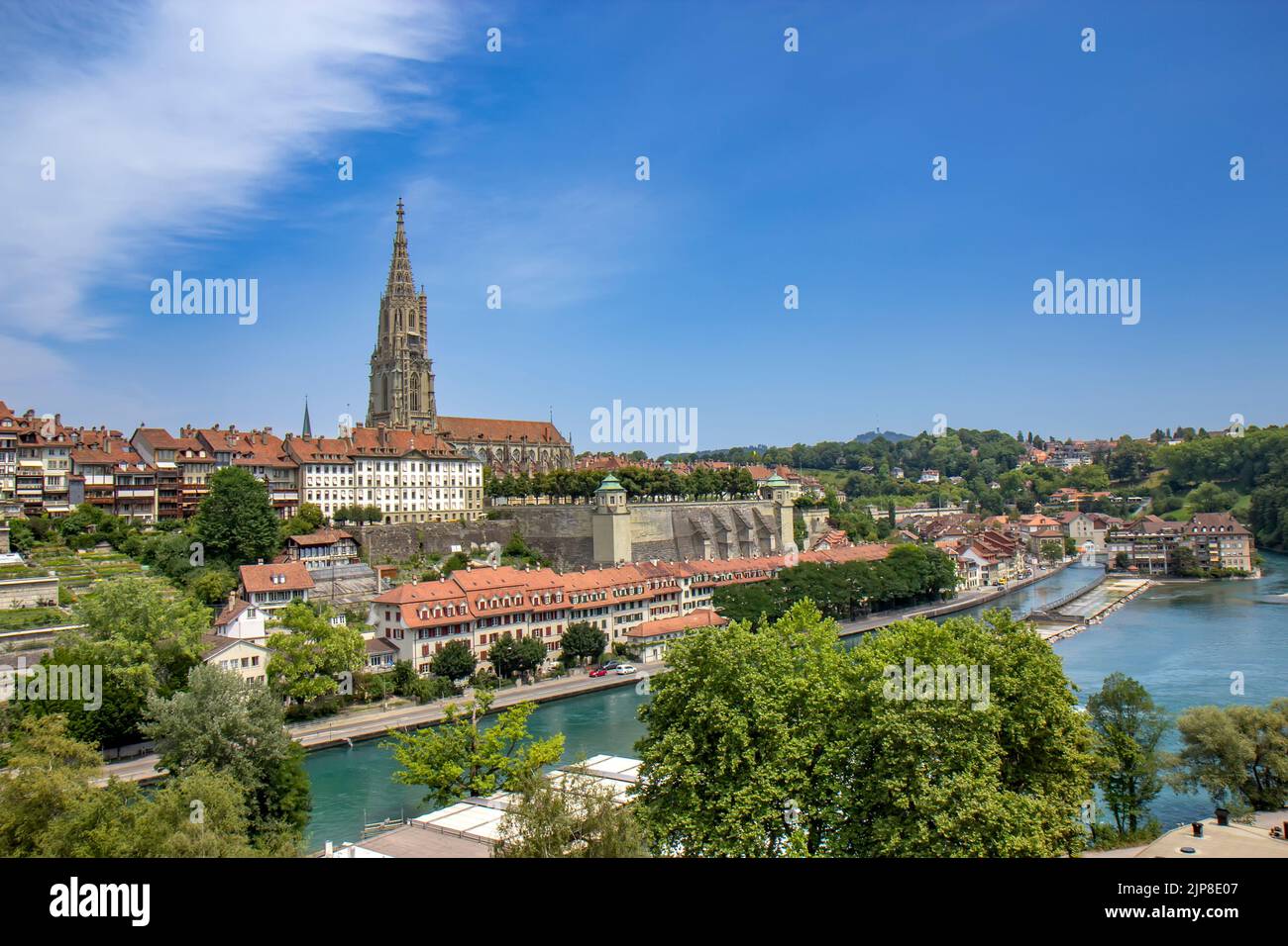 Bern Minster è una cattedrale riformata della Svizzera, situata nel centro storico di Berna, in Svizzera. Foto Stock