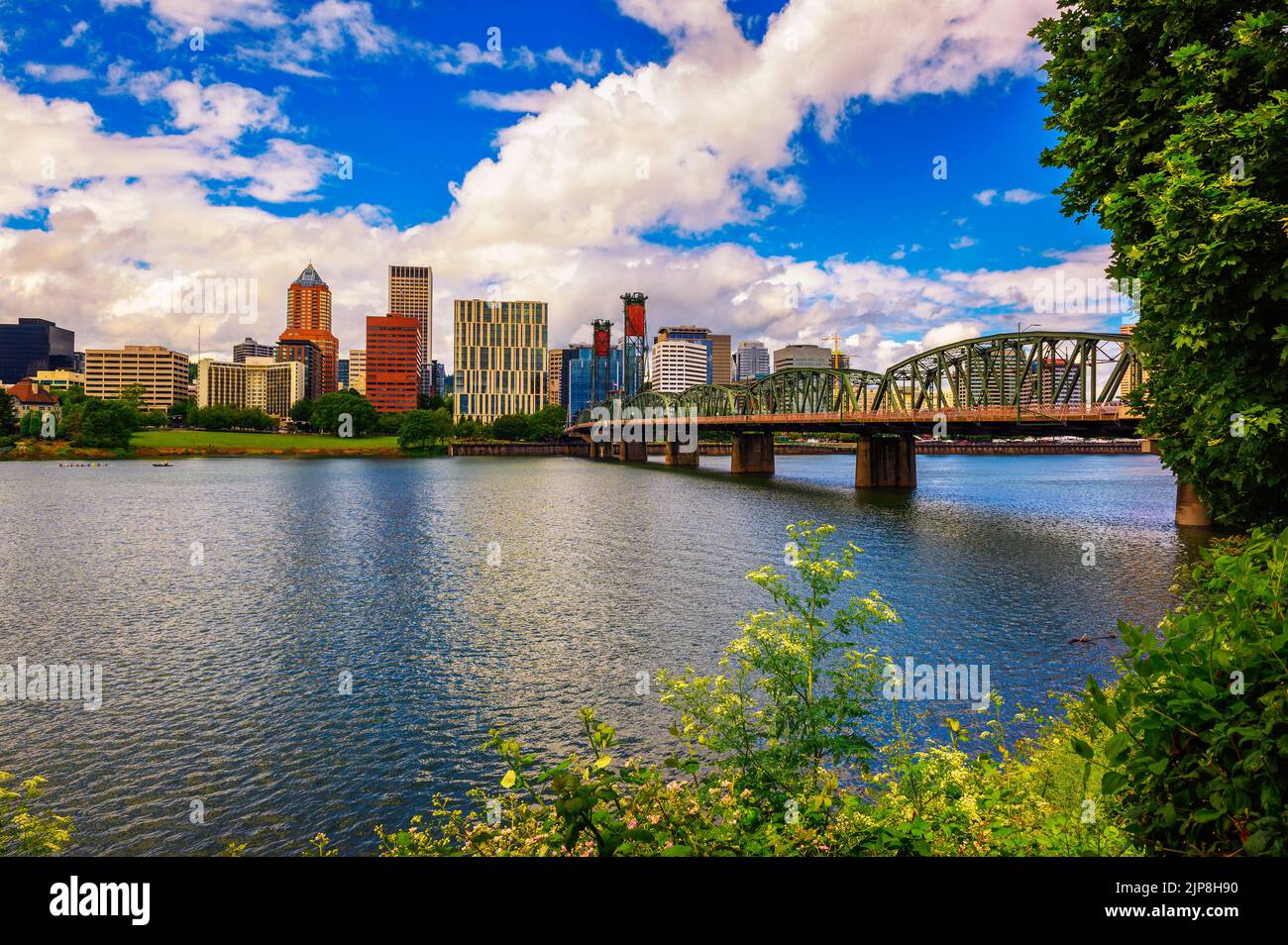 Portland, Hawthorne Bridge e il fiume Willamette a Portland, Oregon Foto Stock