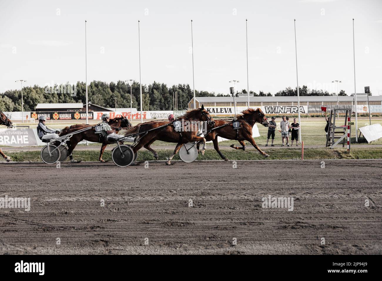 Le corse al trotto a Oulu, Finlandia. Sport equestri. Foto Stock