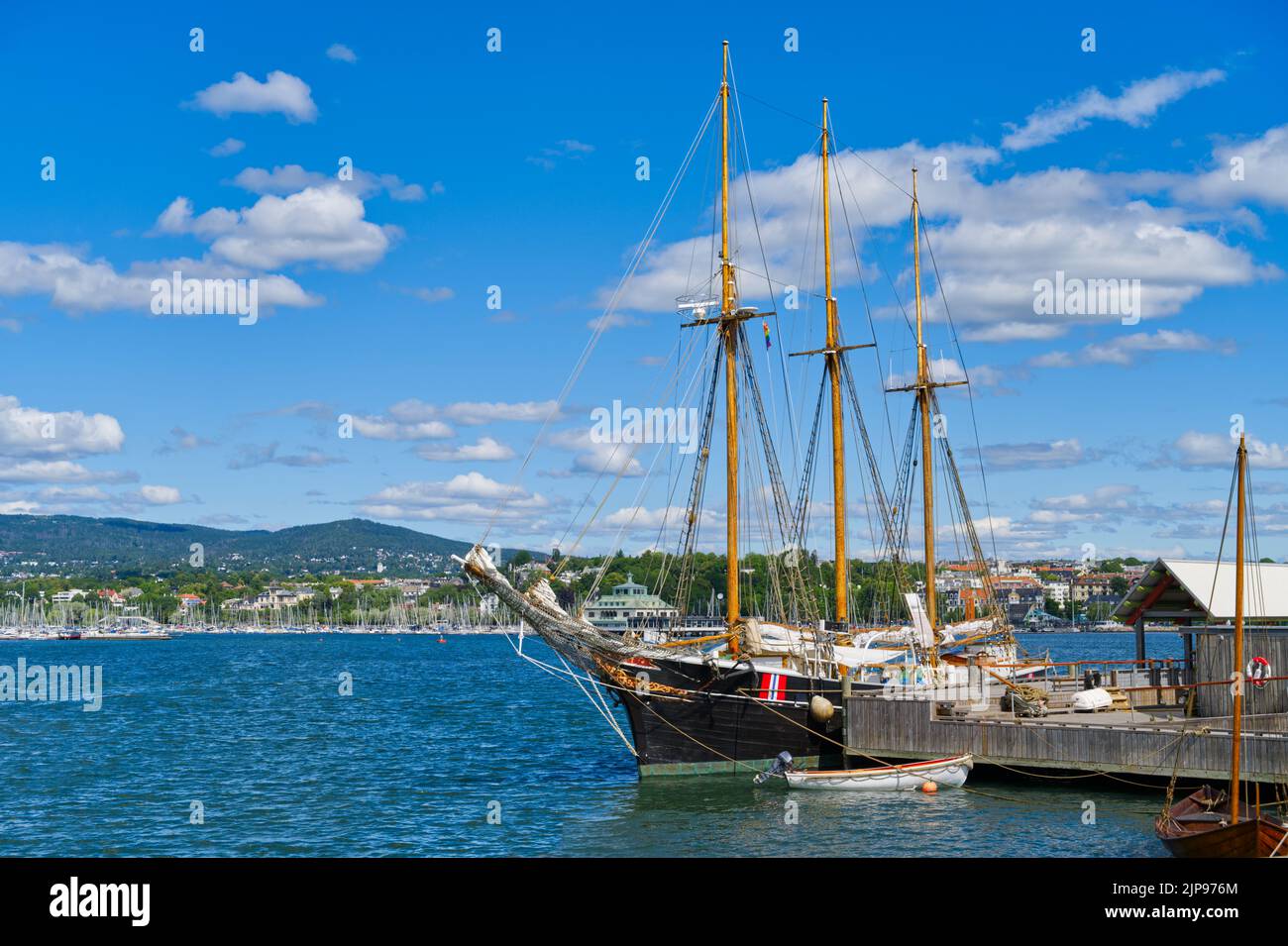 Nave storica a vela a Oslo, Norvegia, Europa legata alla riva Foto Stock