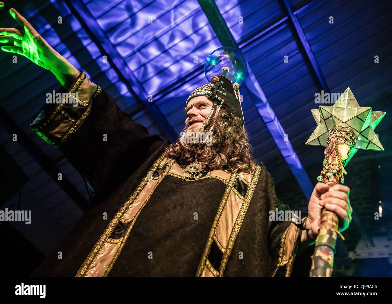 Henge si esibisce al festival Focus Wales 2022 di Wrexham, nel Galles del Nord, il 7th maggio 2022. Foto Stock