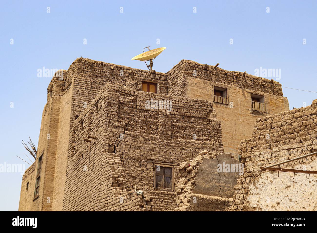 Vecchia casa di mattoni di fango alla città di Esna, Luxor Foto Stock