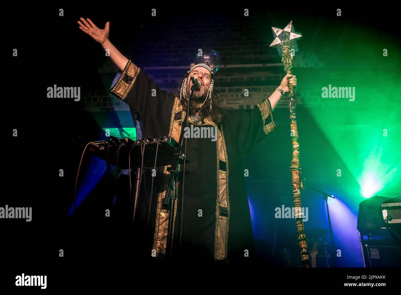 Henge si esibisce al festival Focus Wales 2022 di Wrexham, nel Galles del Nord, il 7th maggio 2022. Foto Stock