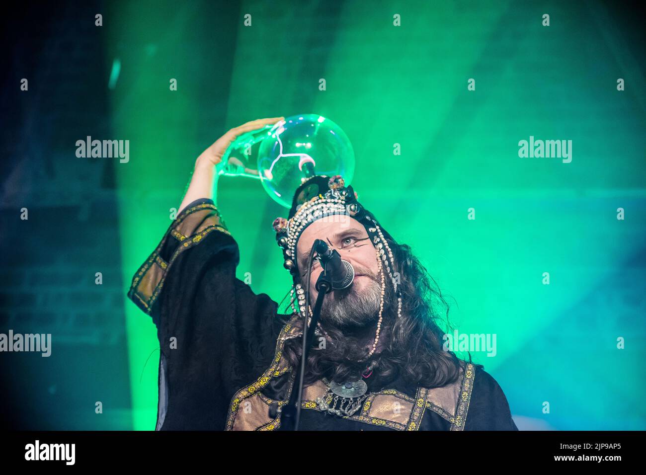 Henge si esibisce al festival Focus Wales 2022 di Wrexham, nel Galles del Nord, il 7th maggio 2022. Foto Stock